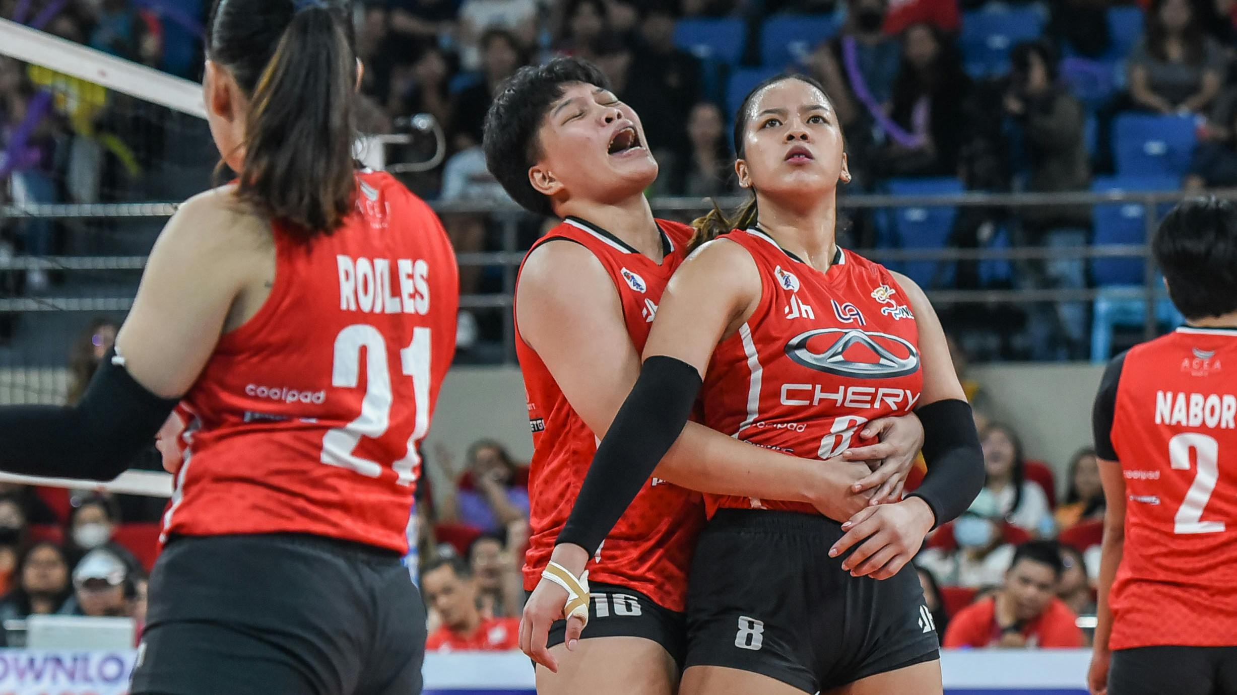 Eya Laure edges Ces Molina in late-game duel as Chery Tiggo downs Cignal to claim fifth straight win